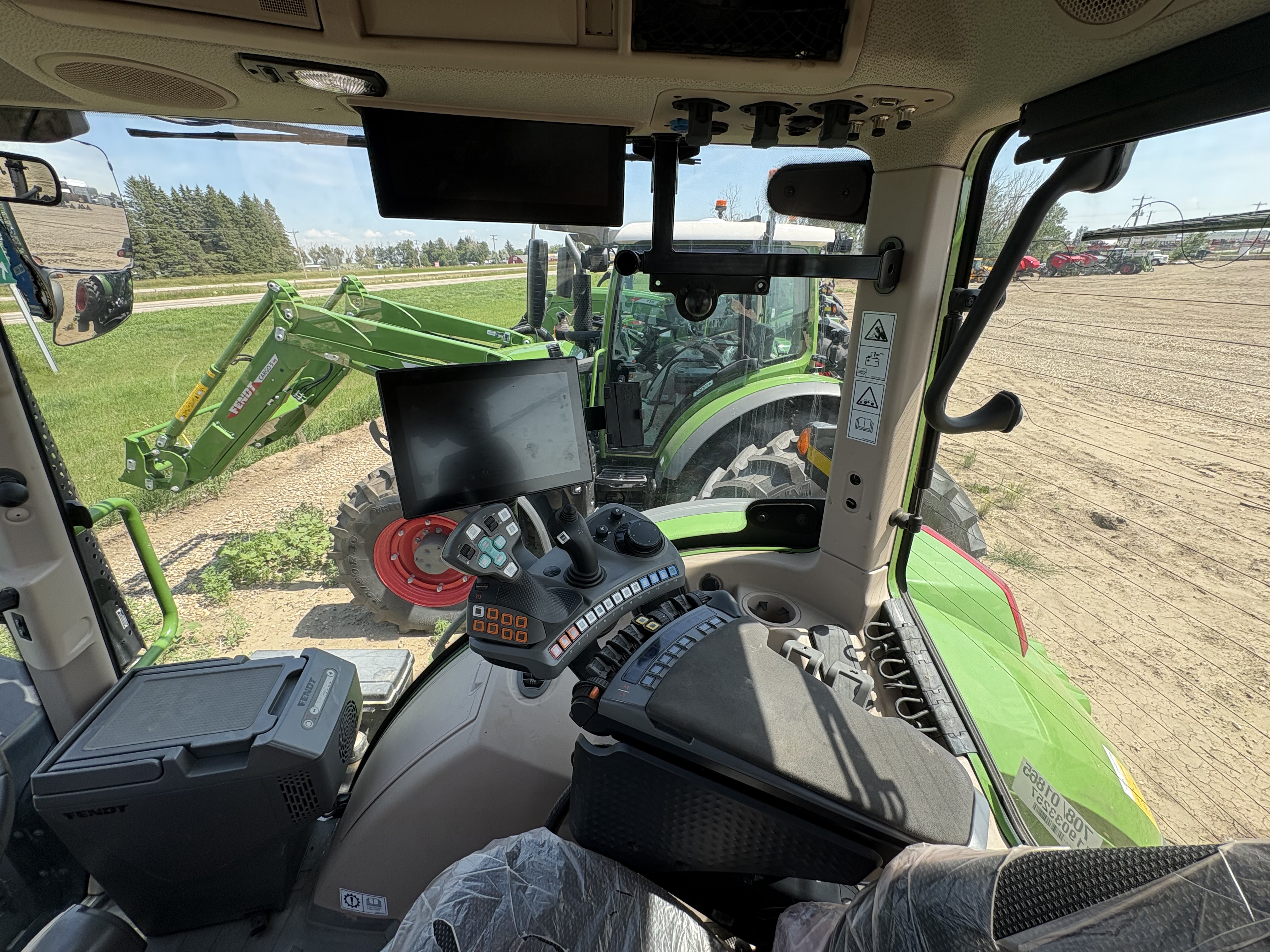 2025 Fendt 724 Gen7 Tractor
