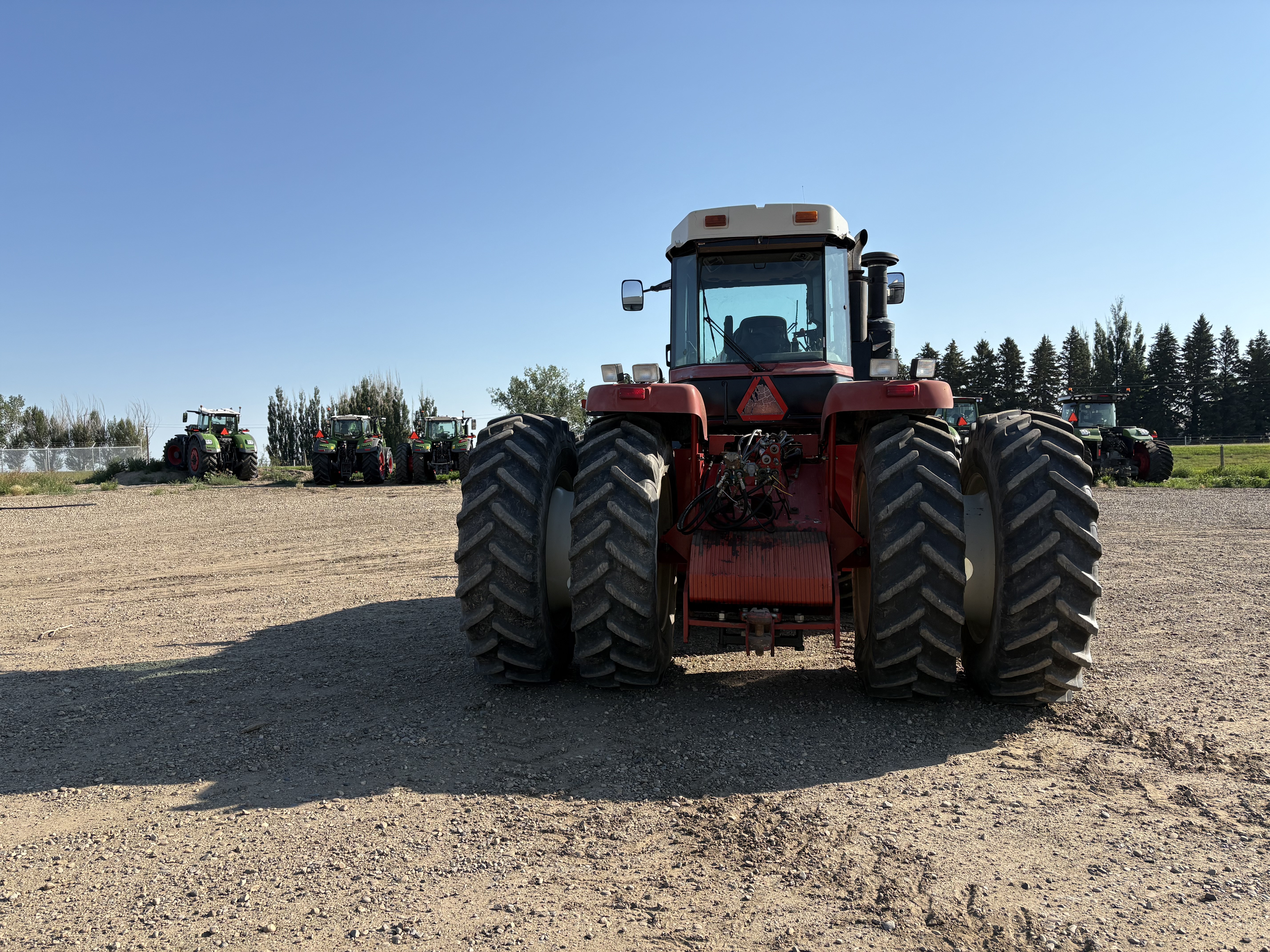 2004 Versatile 2375 Tractor