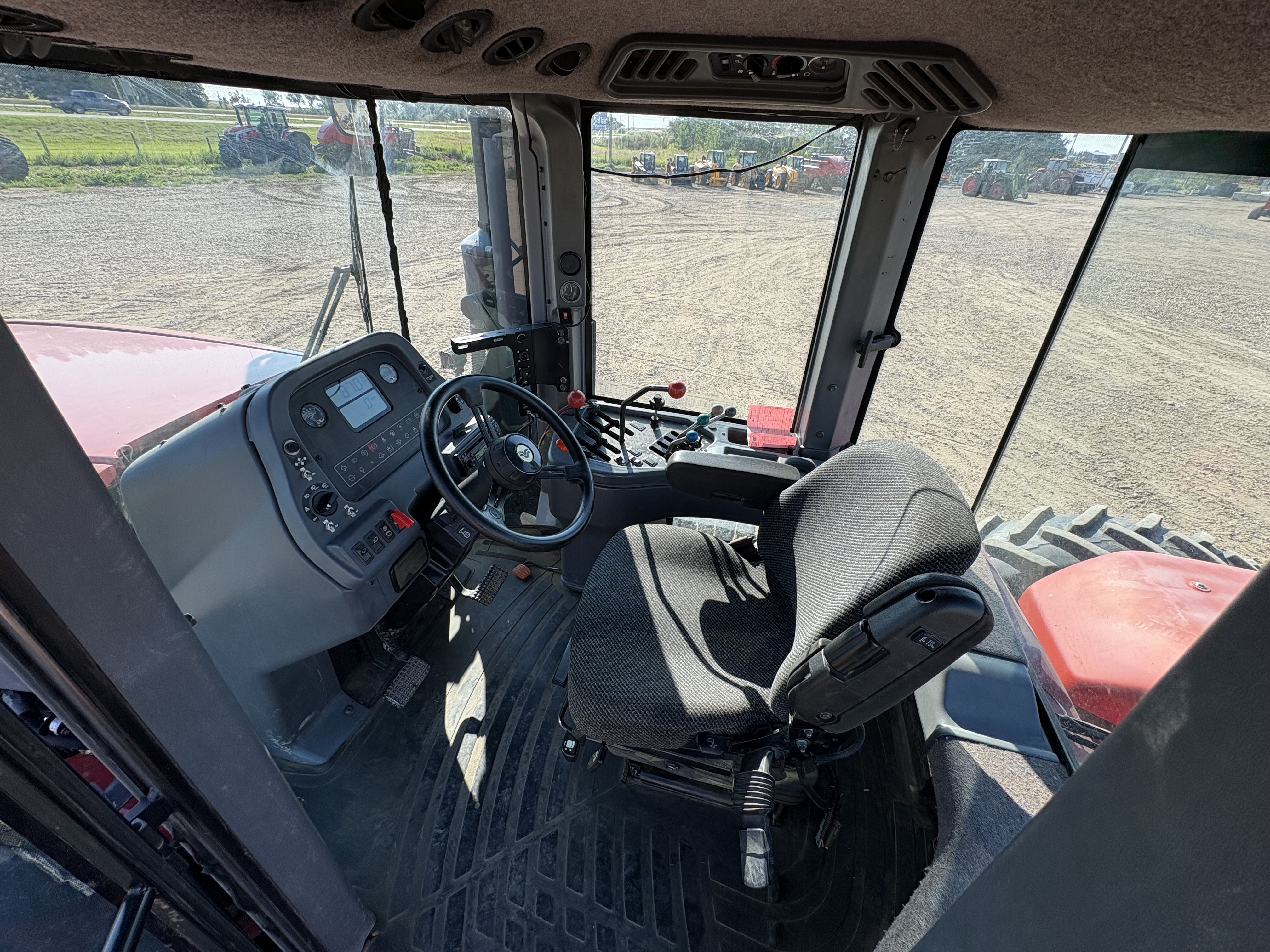 2004 Versatile 2375 Tractor