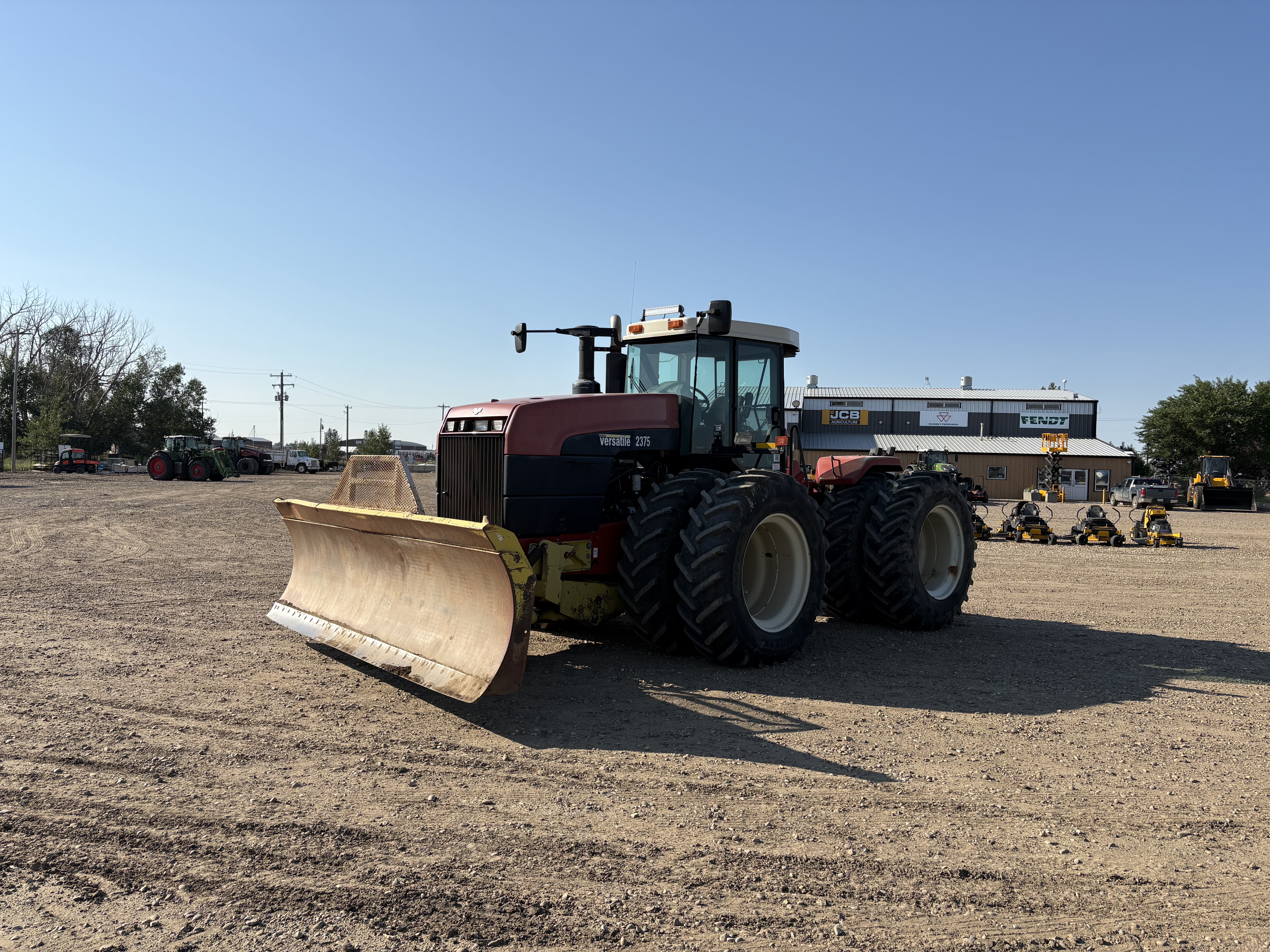 2004 Versatile 2375 Tractor