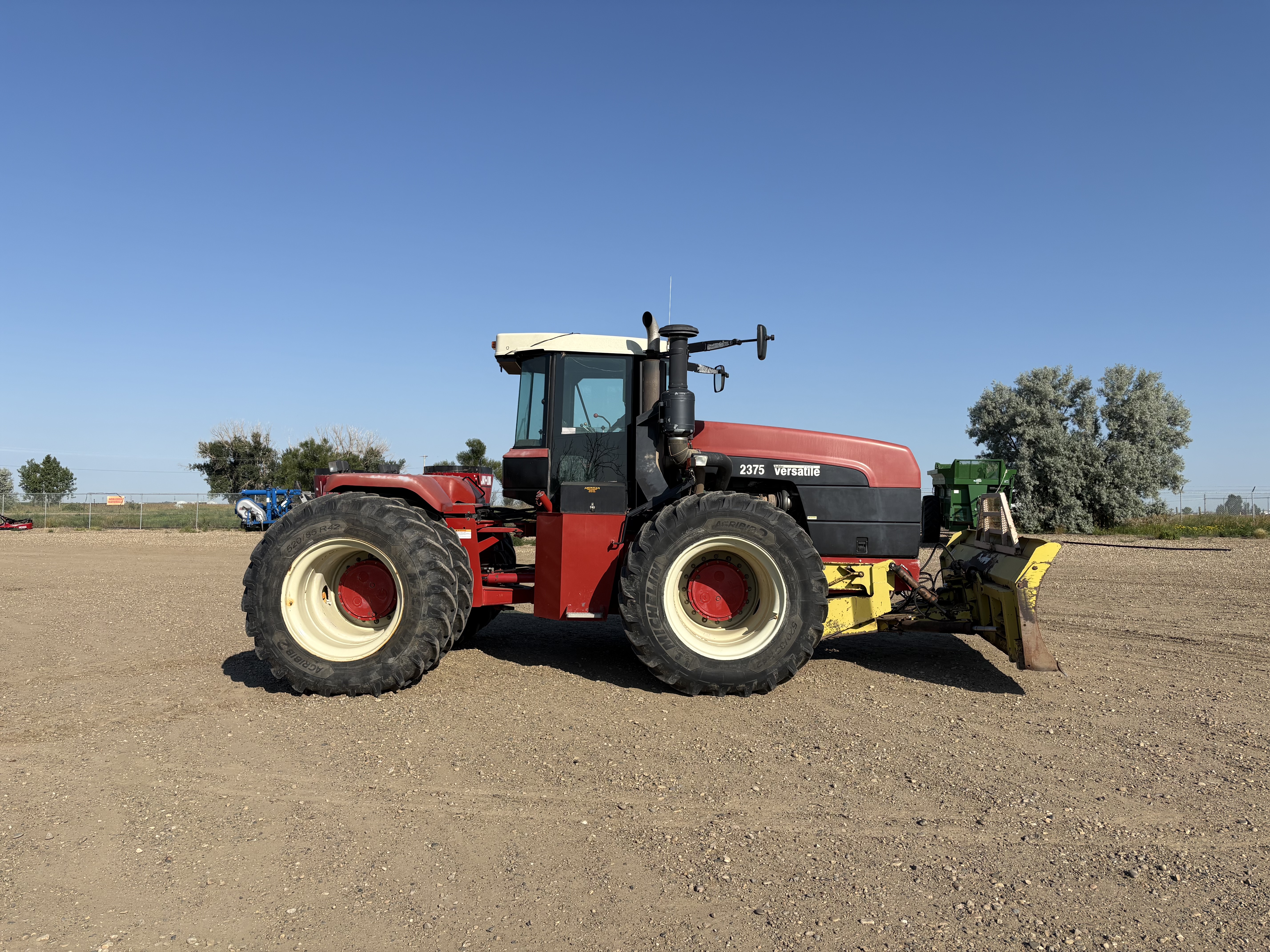 2004 Versatile 2375 Tractor