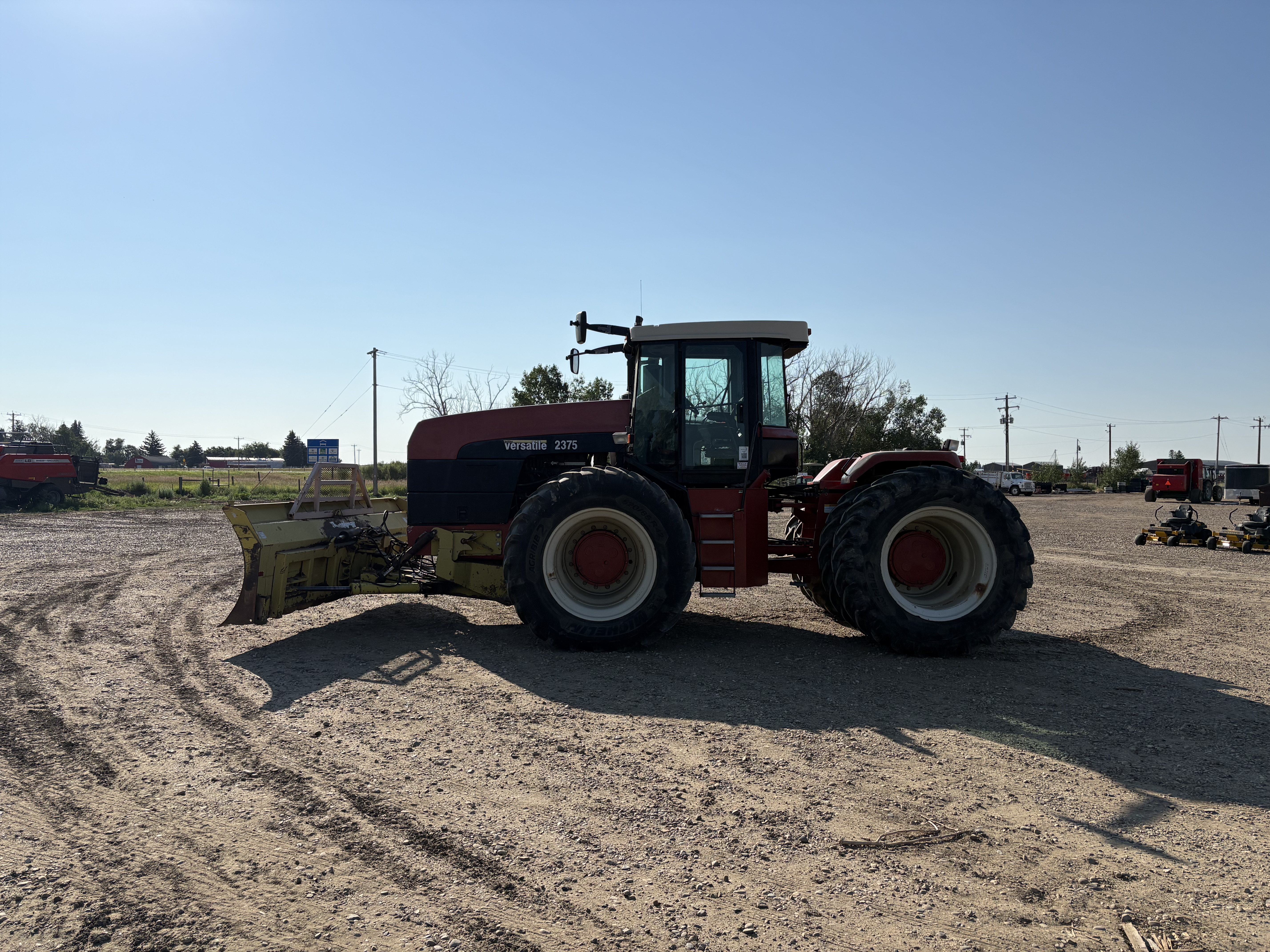 2004 Versatile 2375 Tractor