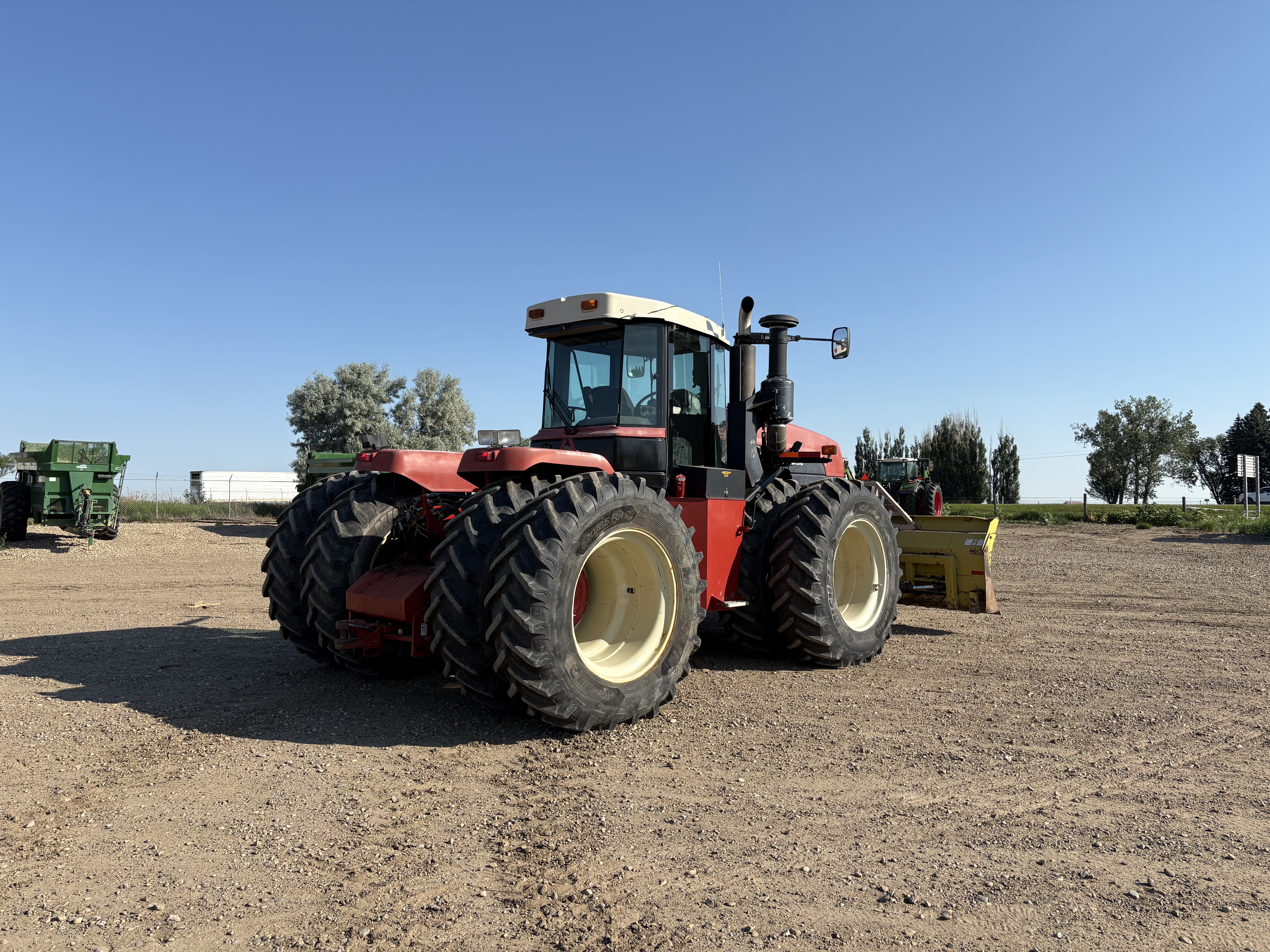 2004 Versatile 2375 Tractor