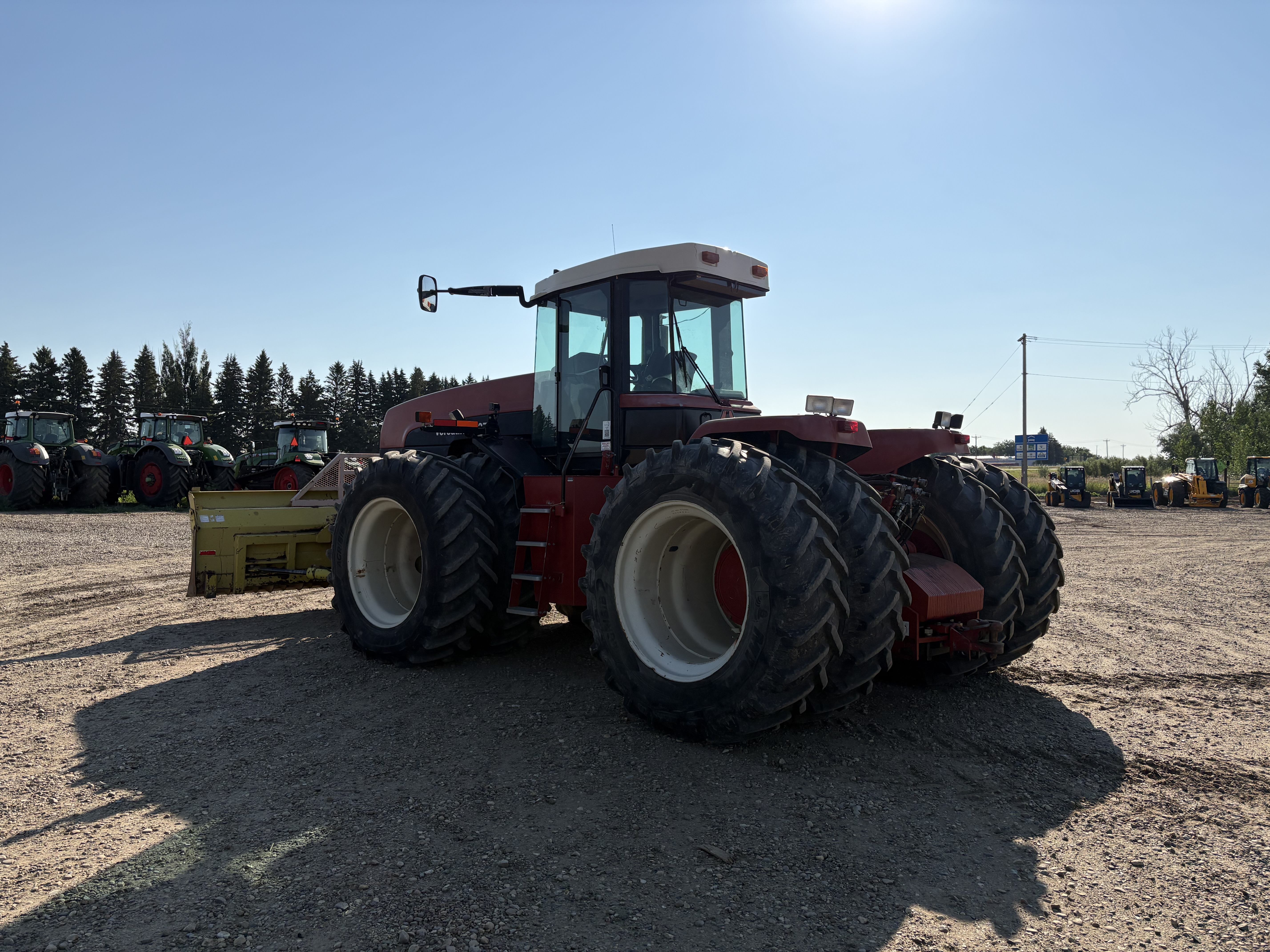 2004 Versatile 2375 Tractor