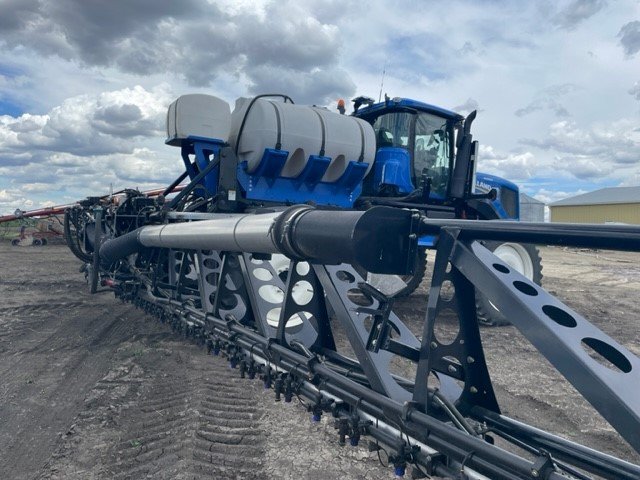 2013 New Holland SP240R Sprayer/High Clearance