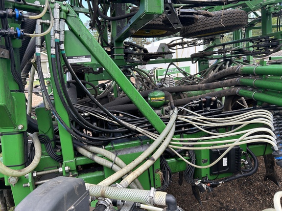 2013 John Deere 1870 Air Seeder