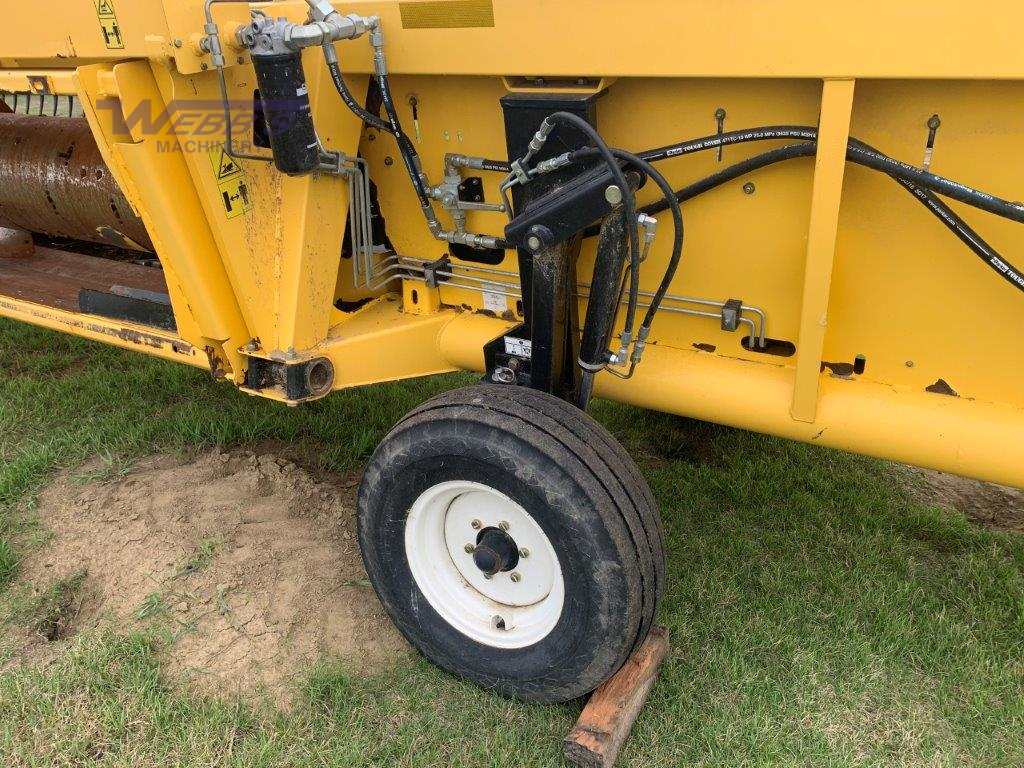 2013 New Holland 840CD-35 Header Combine