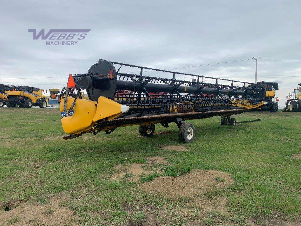 2013 New Holland 840CD-35 Header Combine