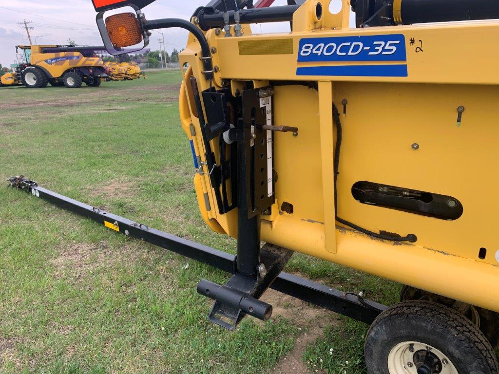 2013 New Holland 840CD-35 Header Combine