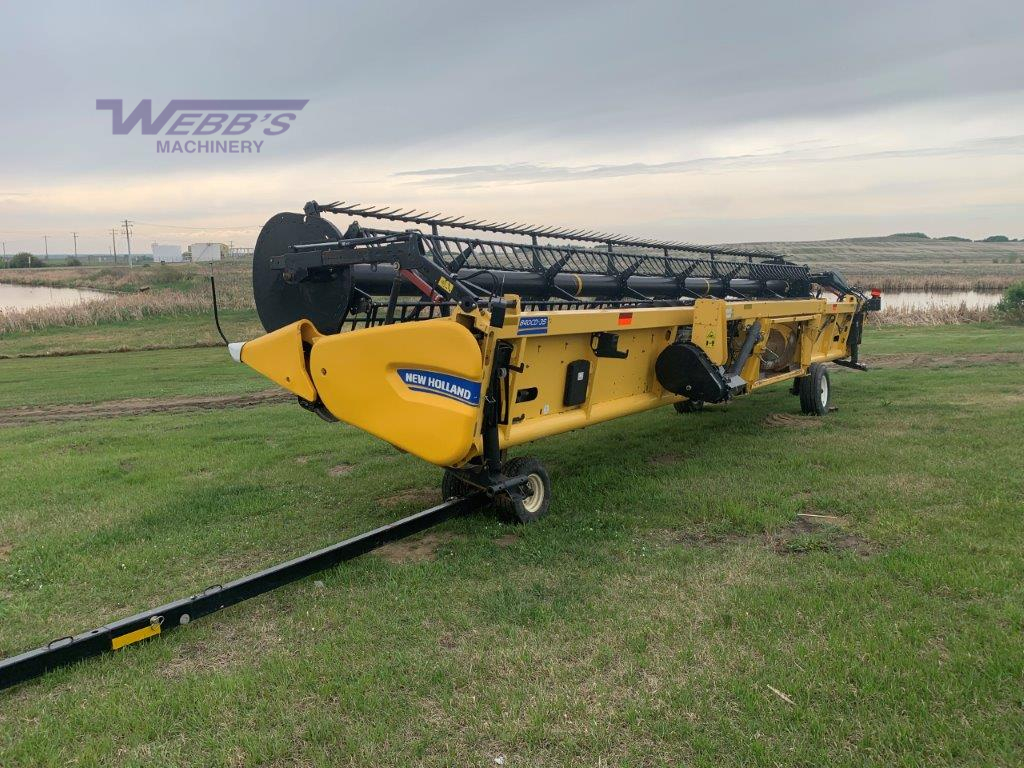 2013 New Holland 840CD-35 Header Combine