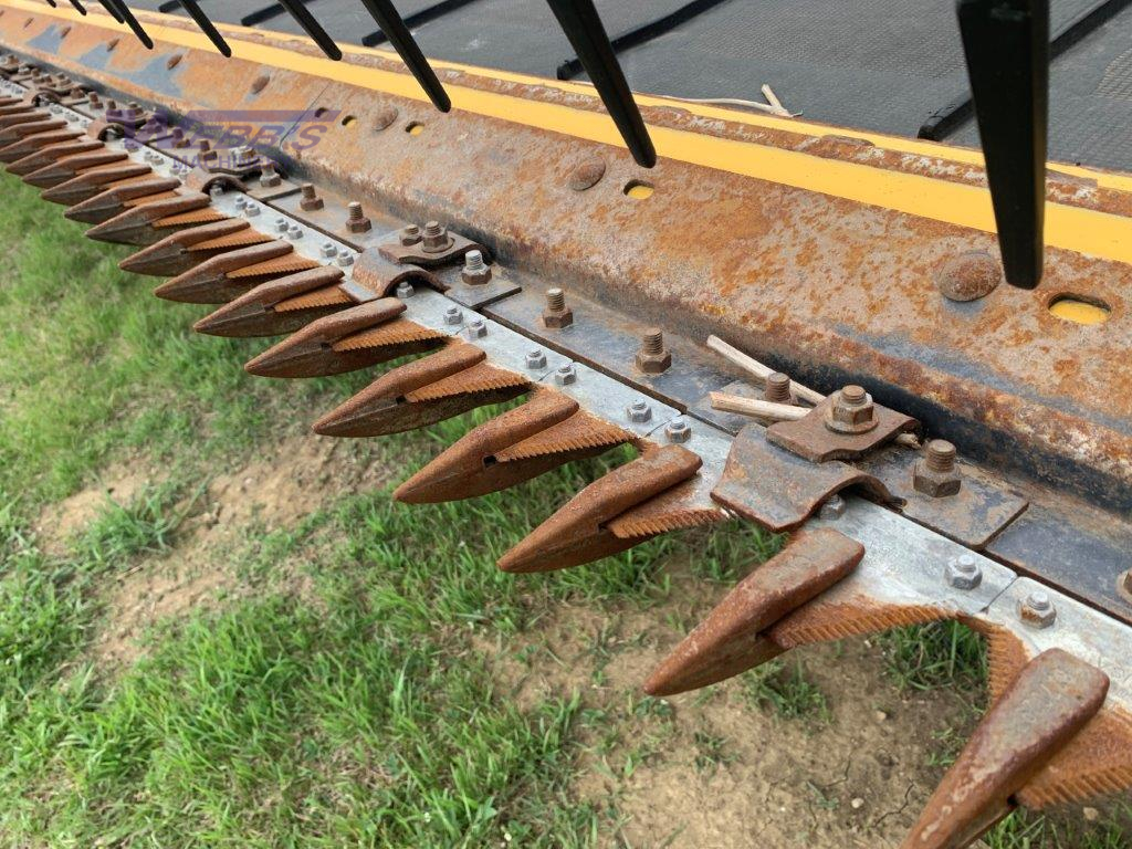 2013 New Holland 840CD-35 Header Combine