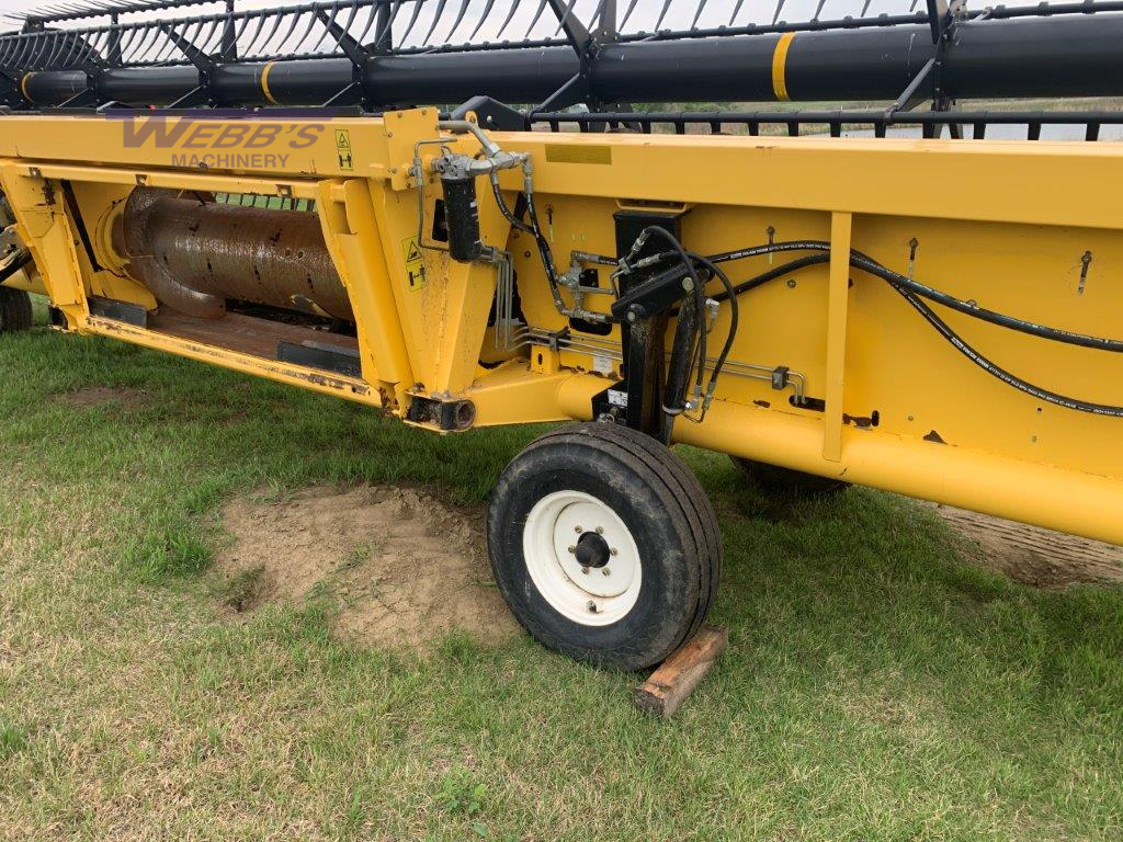 2013 New Holland 840CD-35 Header Combine