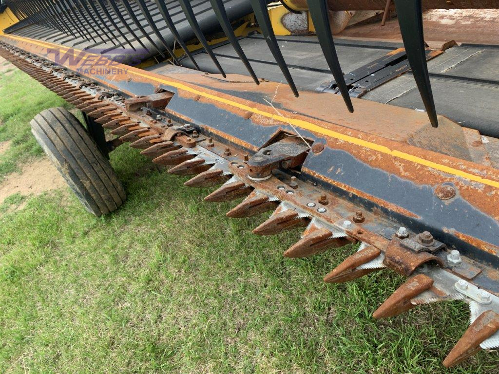 2013 New Holland 840CD-35 Header Combine