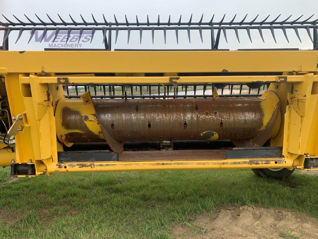 2013 New Holland 840CD-35 Header Combine