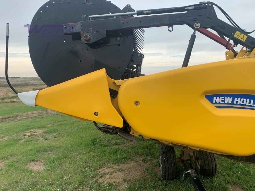 2013 New Holland 840CD-35 Header Combine