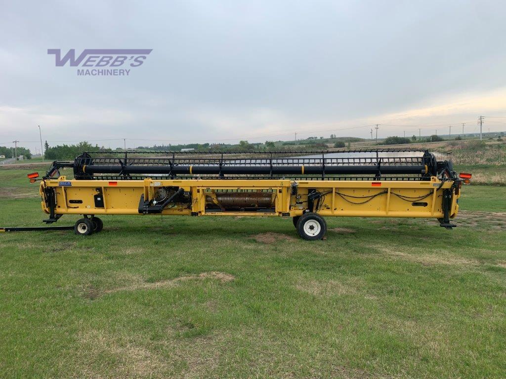 2013 New Holland 840CD-35 Header Combine