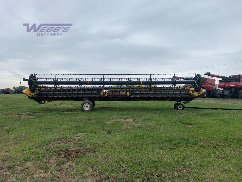 2013 New Holland 840CD-35 Header Combine