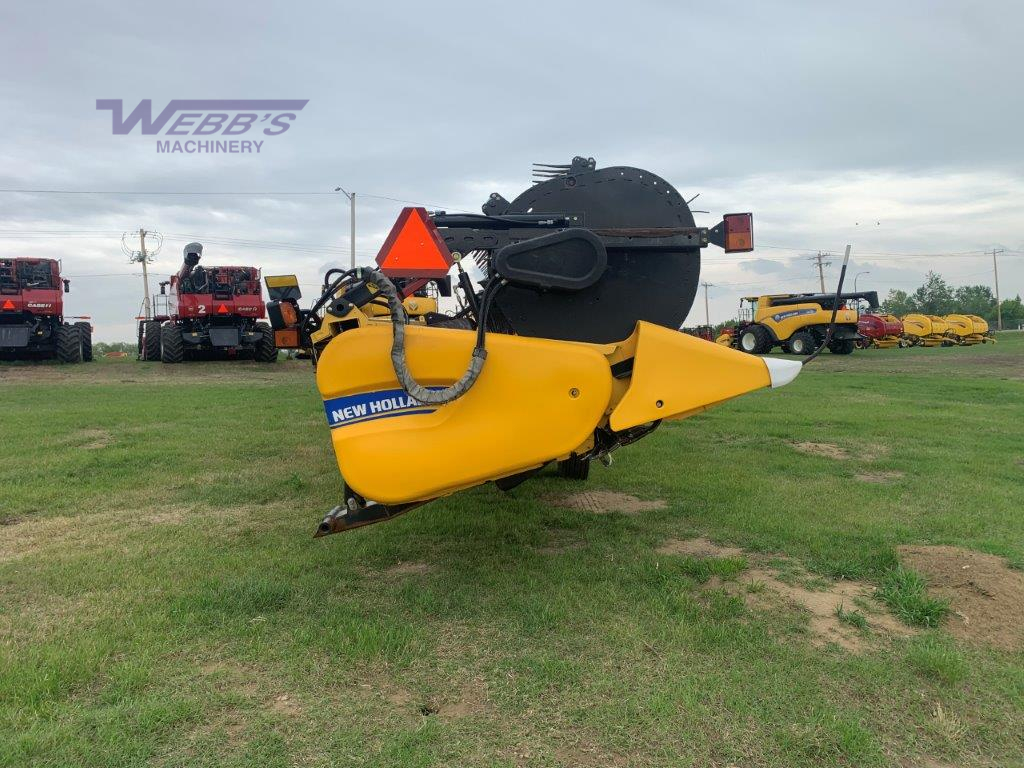 2013 New Holland 840CD-35 Header Combine