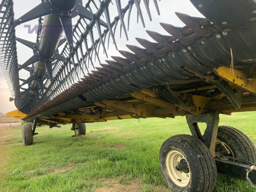 2013 New Holland 840CD-35 Header Combine