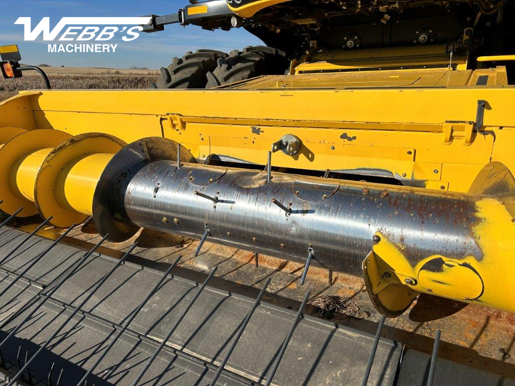 2016 New Holland CR9.90 Combine