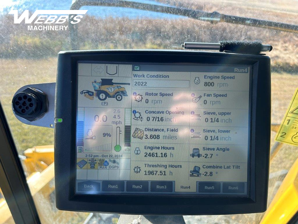 2016 New Holland CR9.90 Combine