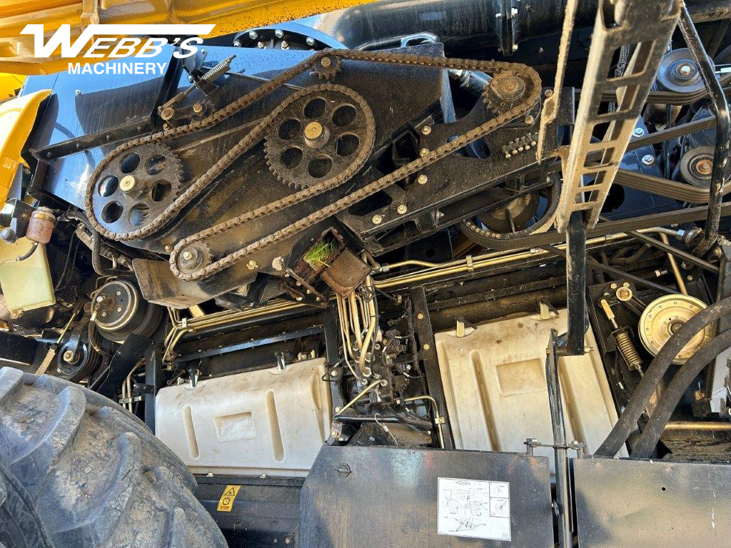 2016 New Holland CR9.90 Combine