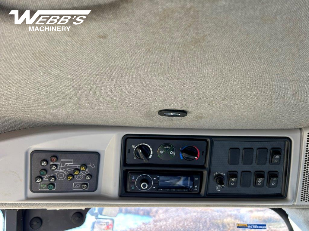 2016 New Holland CR9.90 Combine