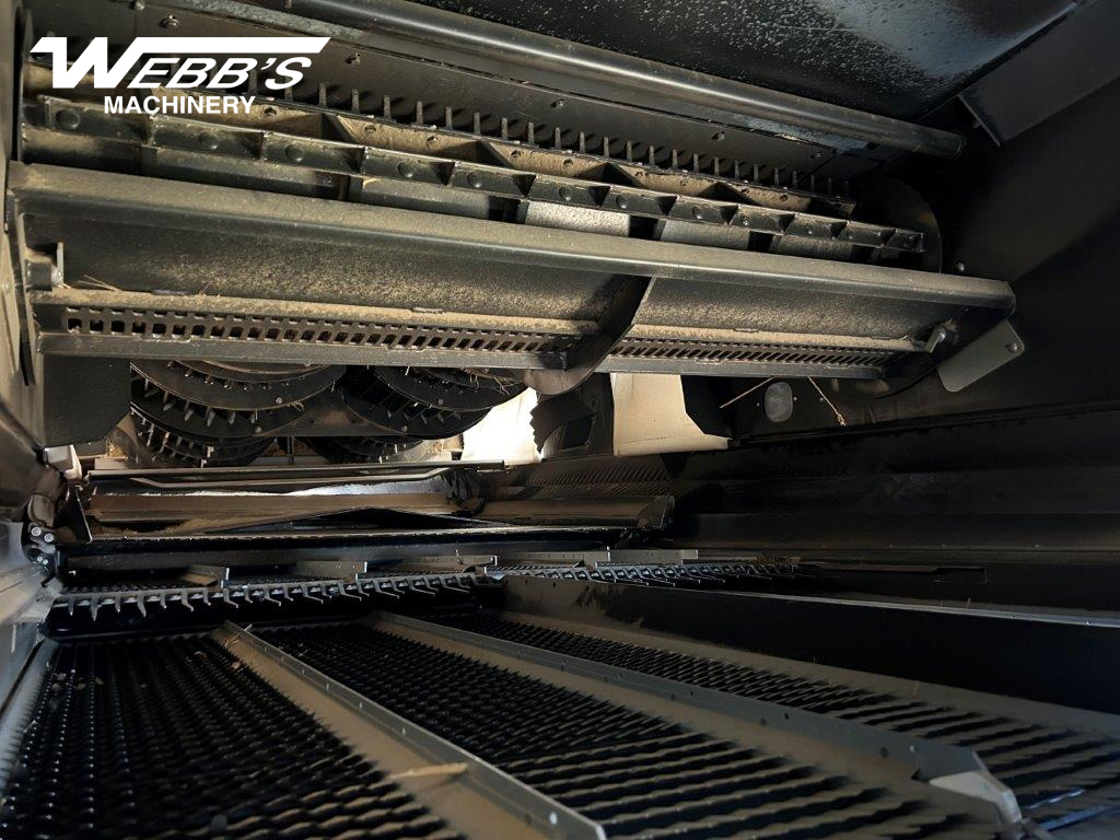 2016 New Holland CR9.90 Combine