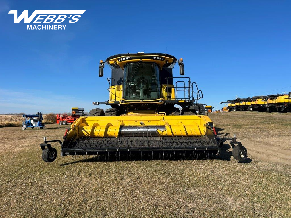 2016 New Holland CR9.90 Combine