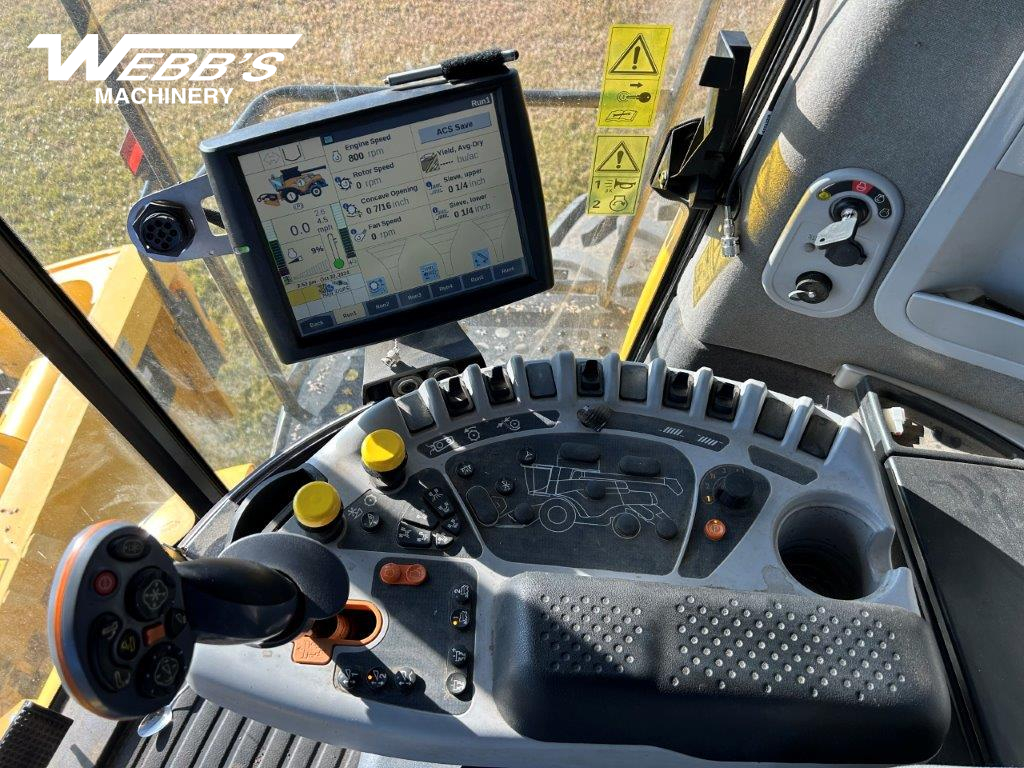 2016 New Holland CR9.90 Combine