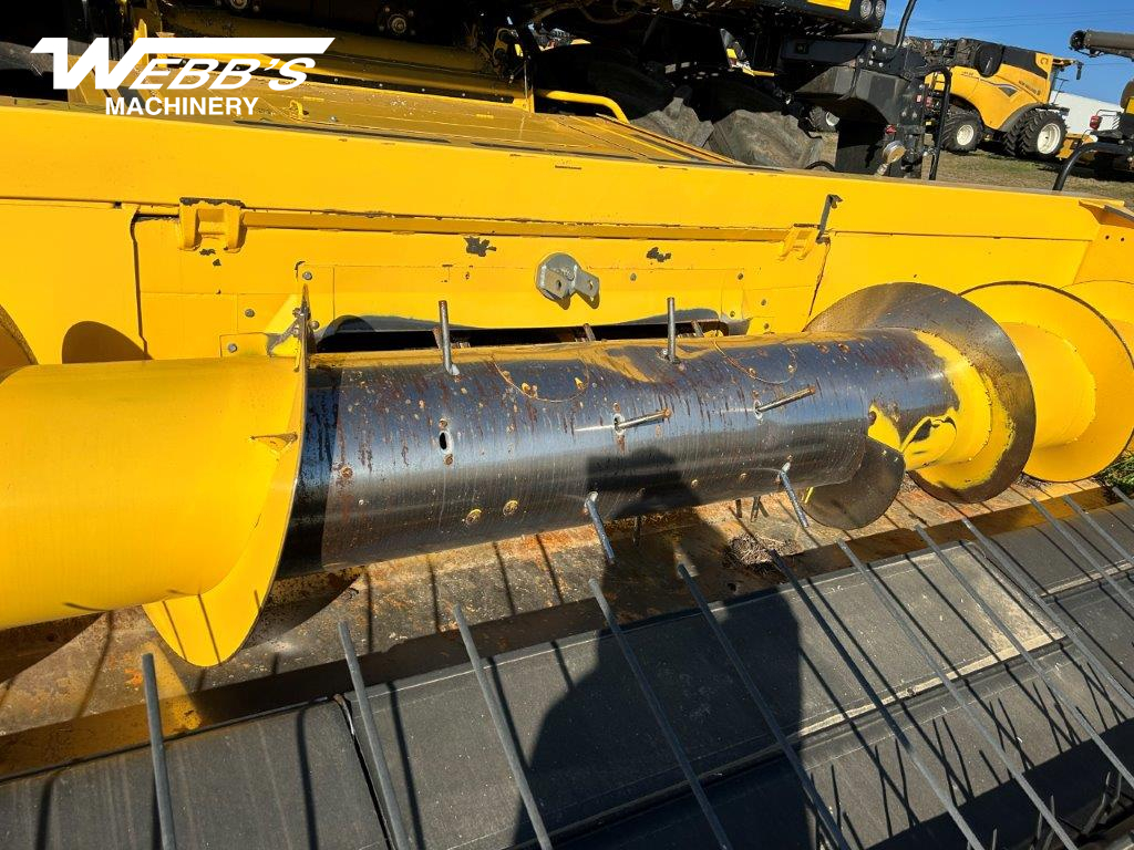 2016 New Holland CR9.90 Combine