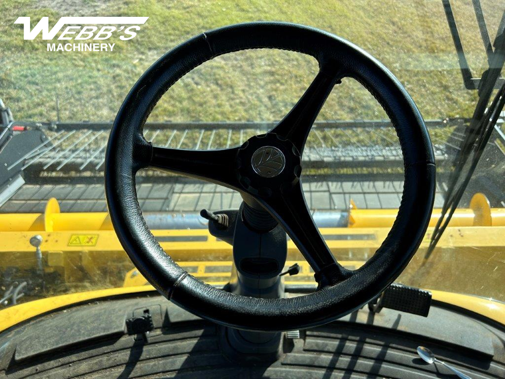 2016 New Holland CR9.90 Combine