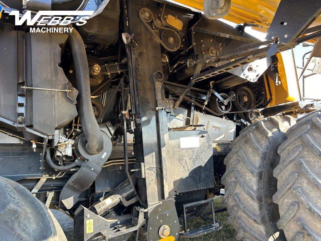 2016 New Holland CR9.90 Combine