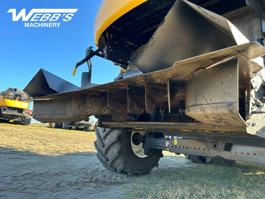 2016 New Holland CR9.90 Combine