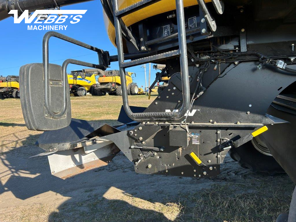 2016 New Holland CR9.90 Combine