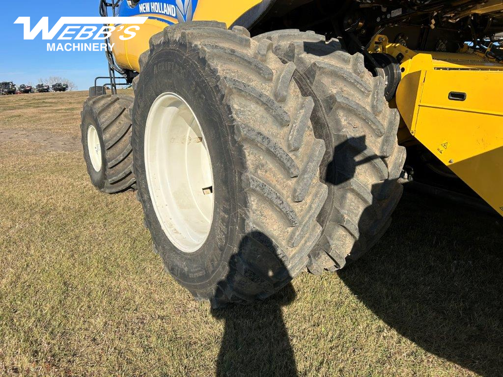 2016 New Holland CR9.90 Combine