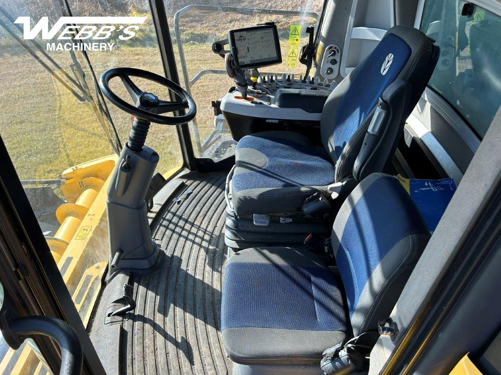 2016 New Holland CR9.90 Combine