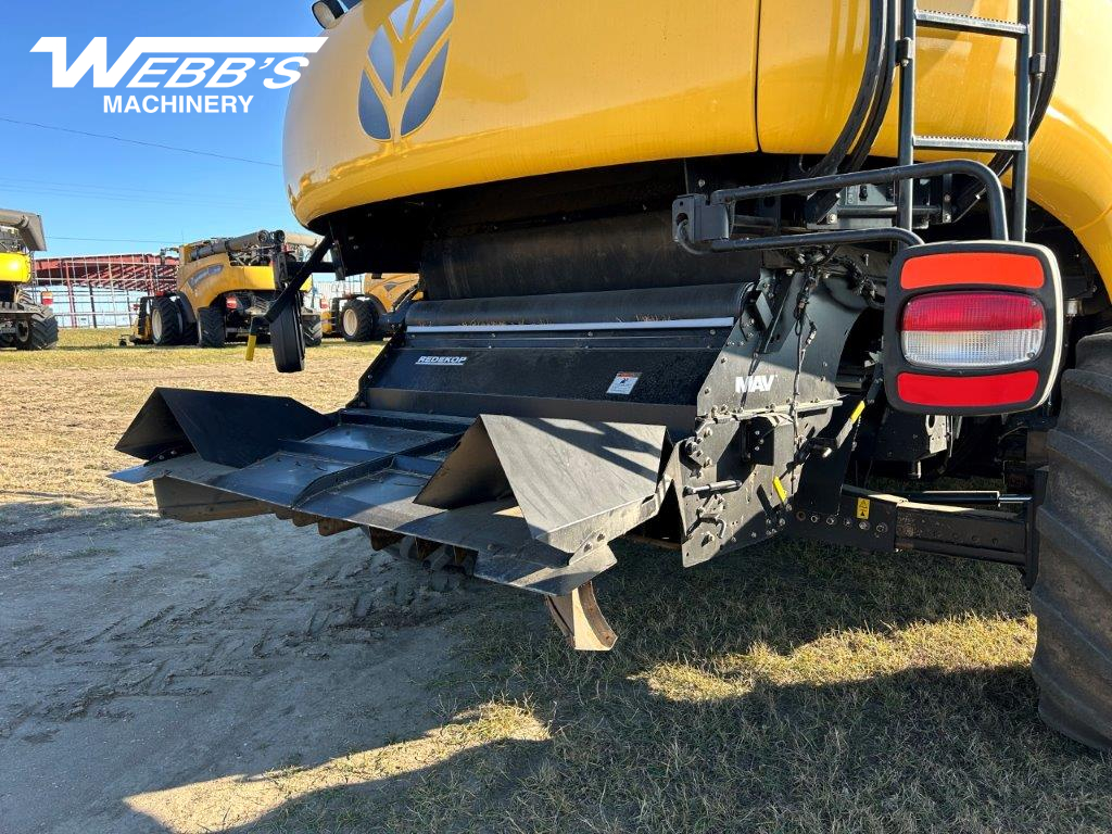 2016 New Holland CR9.90 Combine