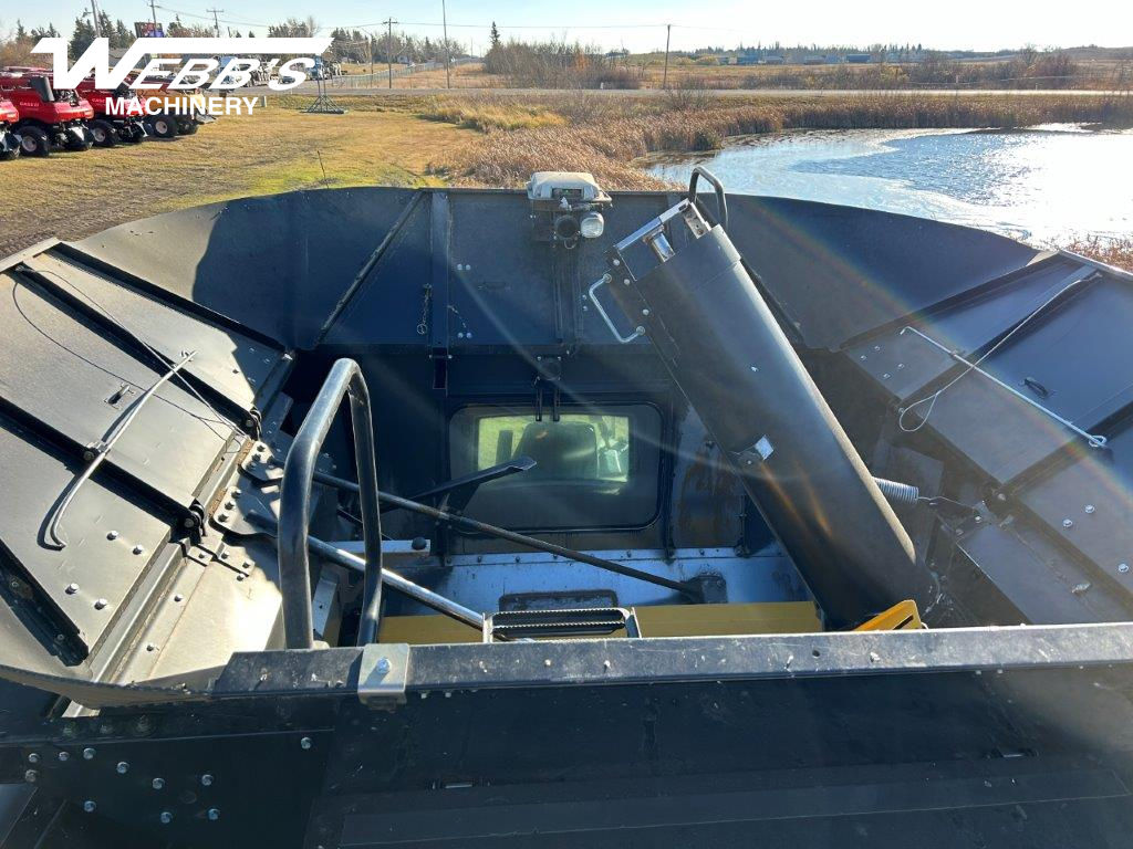 2016 New Holland CR9.90 Combine