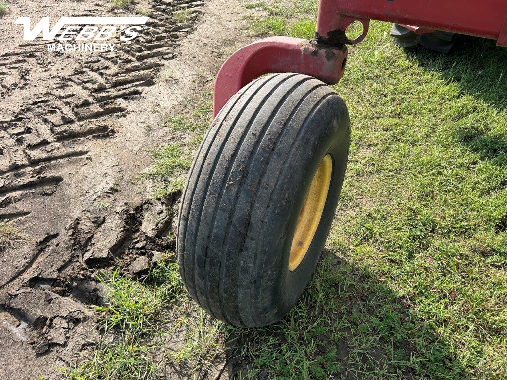 2013 New Holland H8060 Windrower