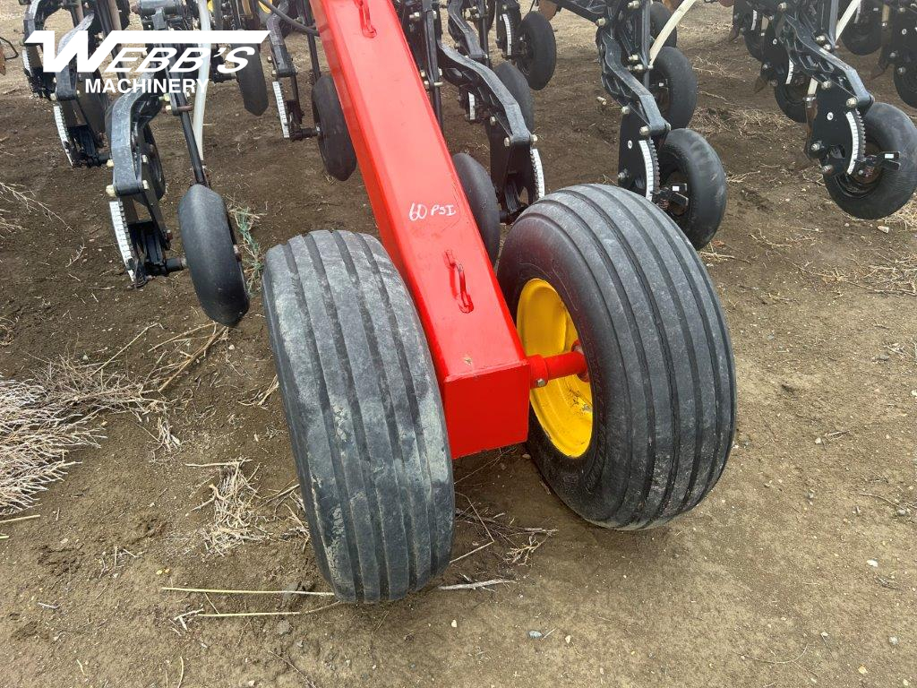 2012 Bourgault 3320-60' XTC & 6550ST Paralinnk Air Drill