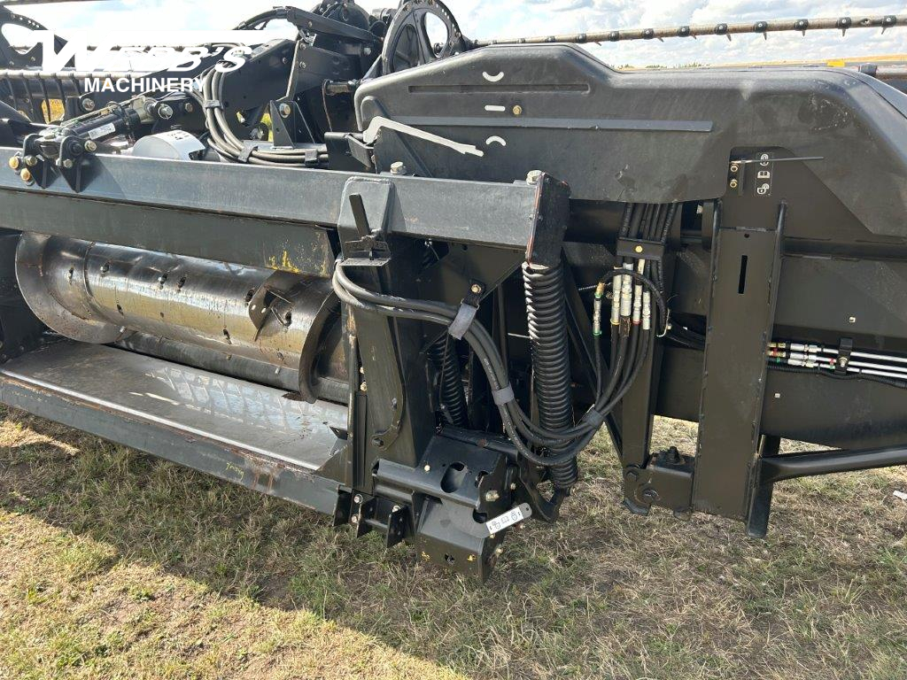 2014 MacDon FD75-40 Header Combine