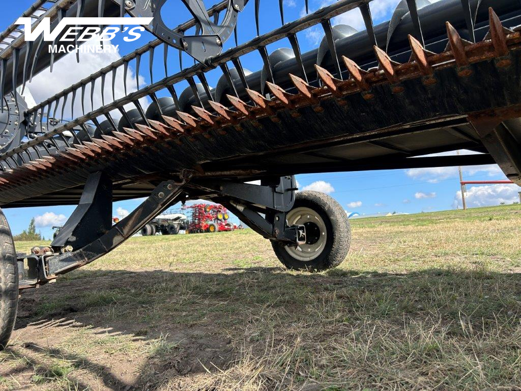 2014 MacDon FD75-40 Header Combine