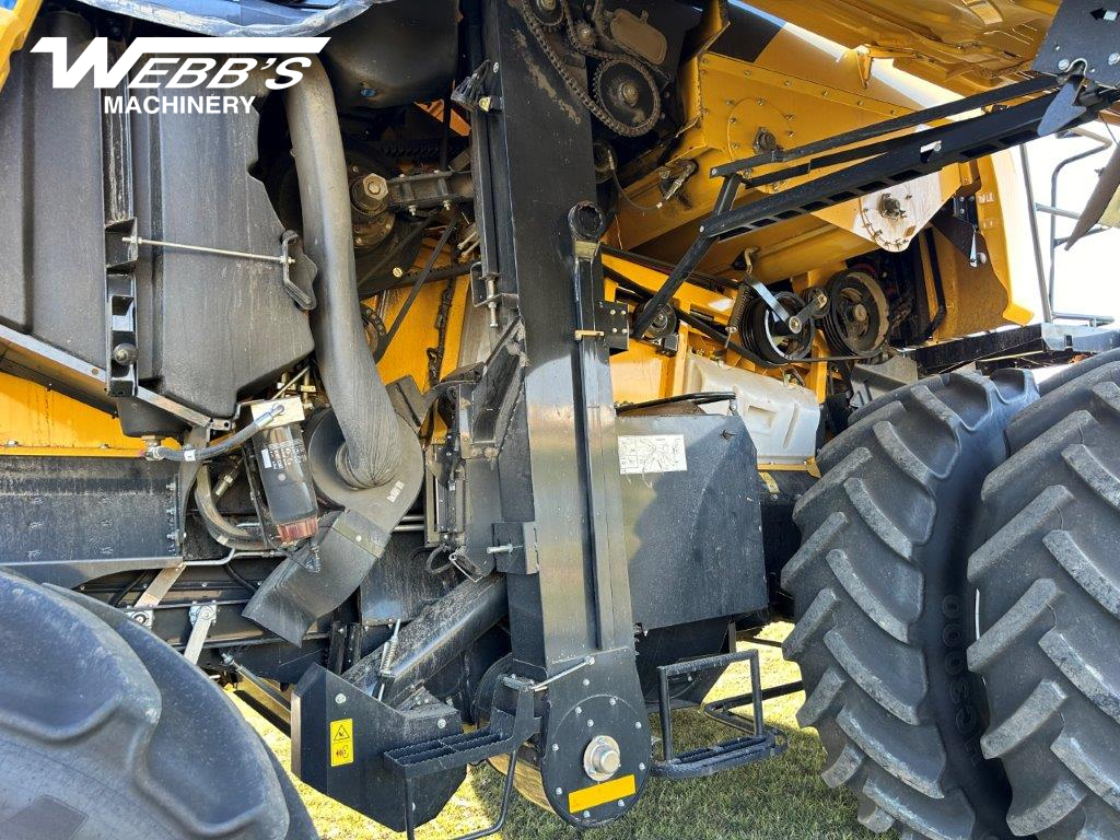 2022 New Holland CR9.90Z Combine