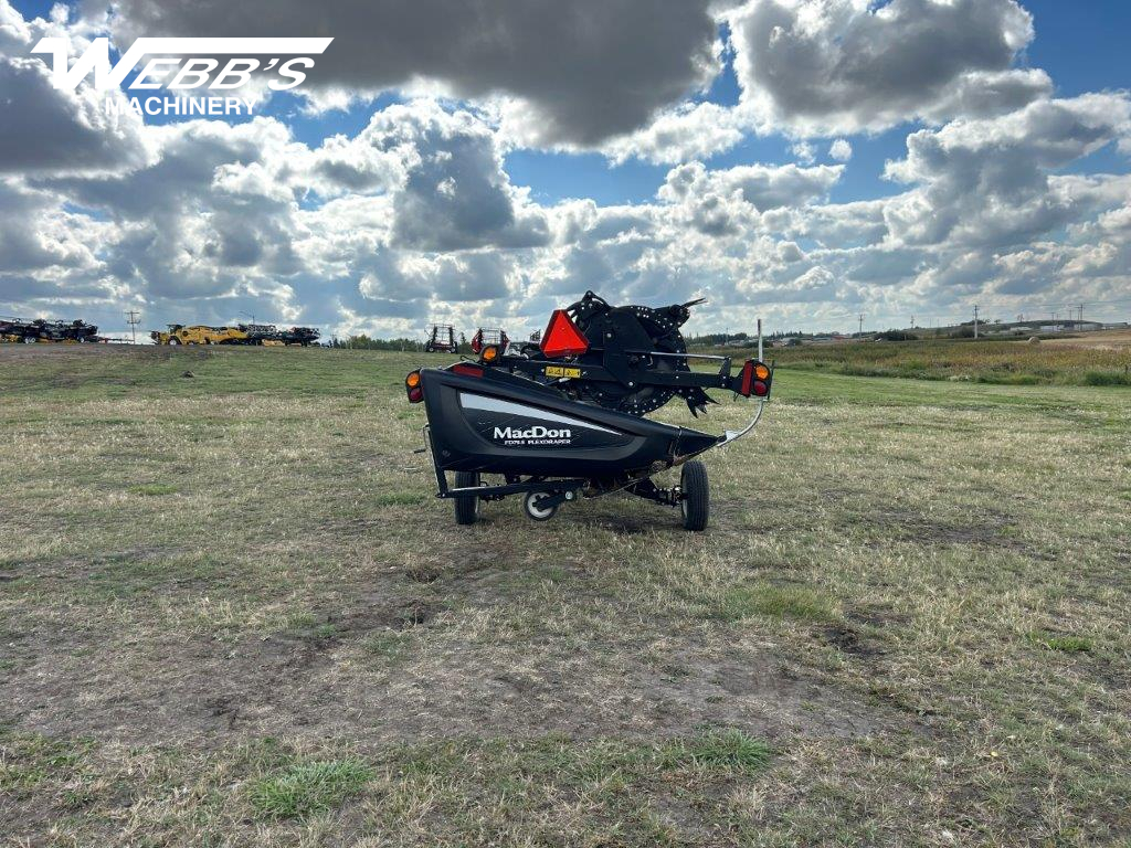 2018 MacDon FD75-30 Header Combine