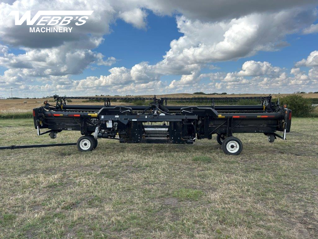 2018 MacDon FD75-30 Header Combine