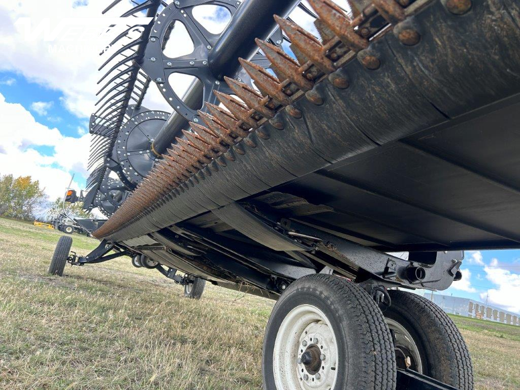 2018 MacDon FD75-30 Header Combine