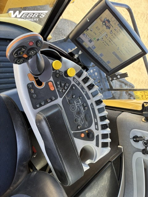 2016 New Holland CR9.90Z Combine