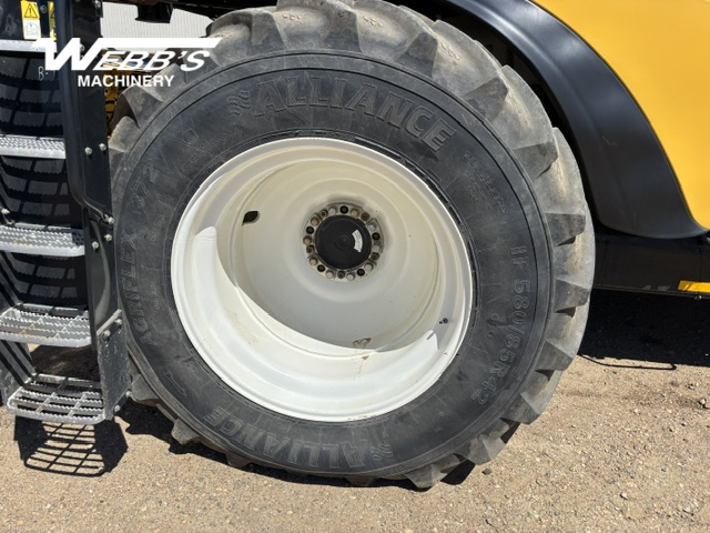 2016 New Holland CR9.90Z Combine