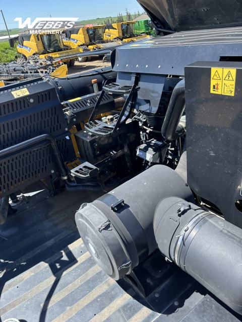 2016 New Holland CR9.90Z Combine